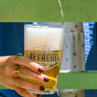 “Bicchiere di birra Beerebel”